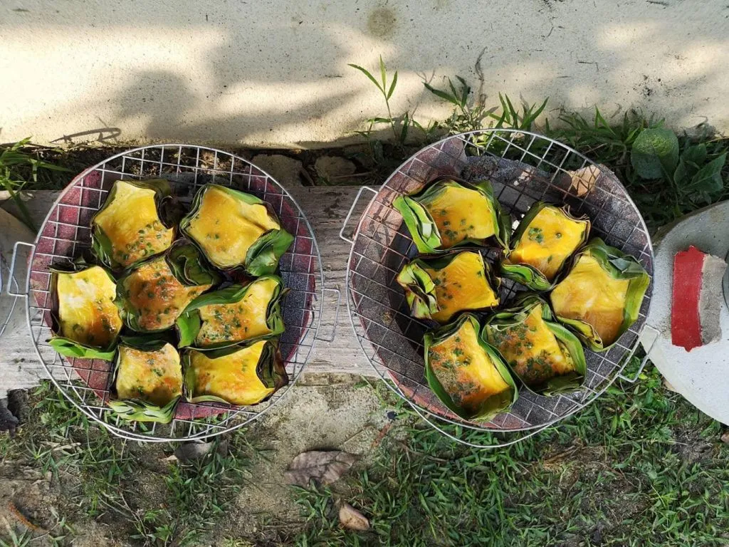 Traditional khai pam grilled egg activity / ไข่ป่ามที่เด็ก ๆ ลงมือทำในกิจกรรมฟาร์ม
