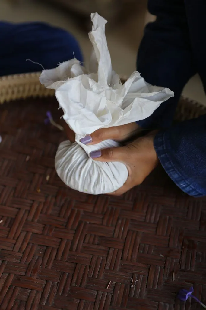 Thai herbs & indigo tie-dye / สมุนไพรและย้อมคราม