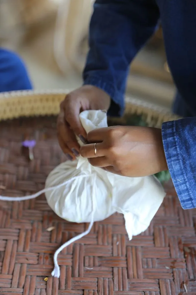 Thai herbs & indigo tie-dye / สมุนไพรและย้อมคราม