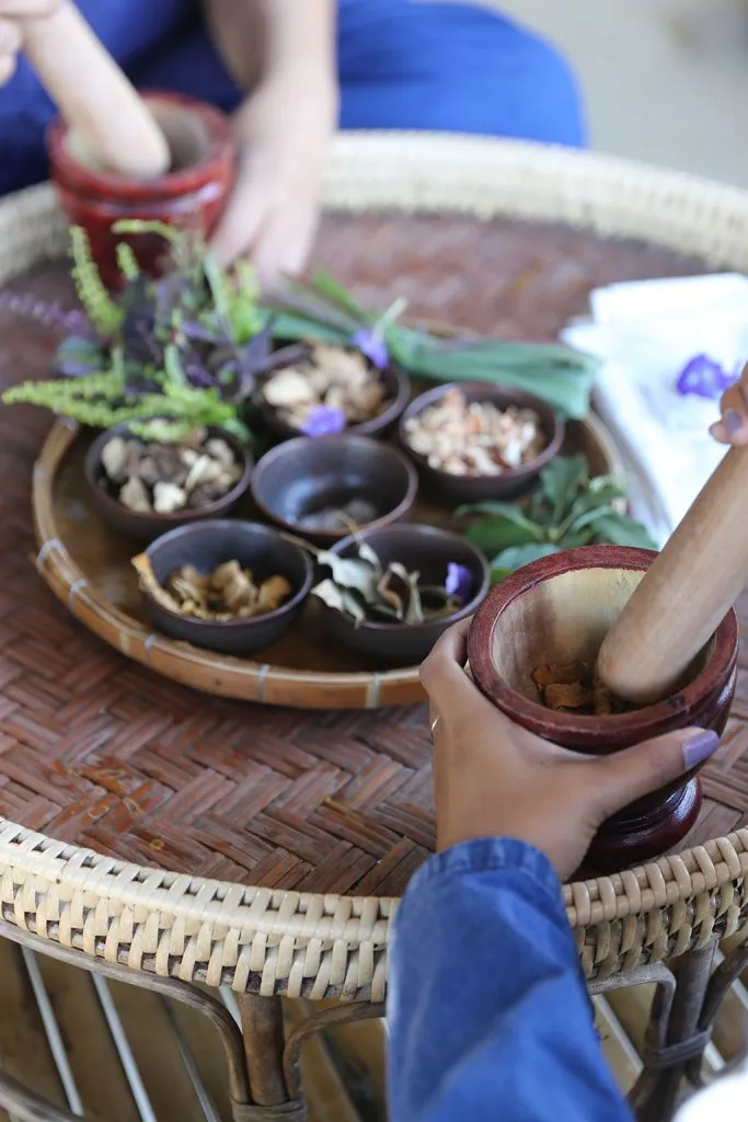 Thai herbs & indigo tie-dye / สมุนไพรและย้อมคราม