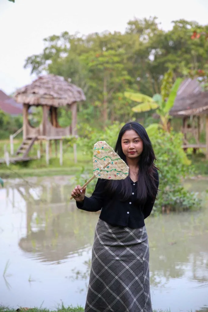 Bamboo fan weaving / สานพัดไม้ไผ่